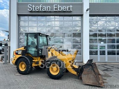 Radlader CAT 908M / 3.000h / Gabel / Schaufel gebraucht