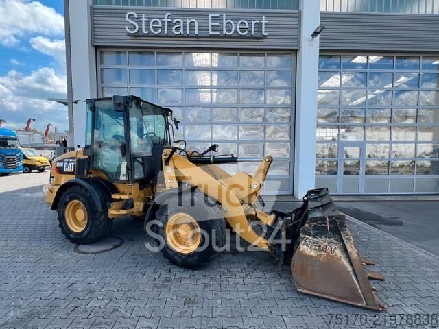 Колісний навантажувач CAT 908M / 2.644h / fork / накладка використовується
