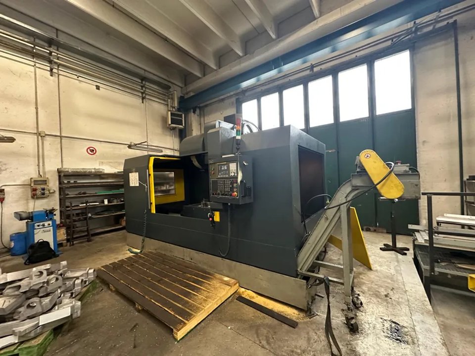 ERSTES MCV-1500 CNC-Bearbeitungszentrum
