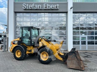Caterpillar 908M / 3.000h / Gabel / Schaufel