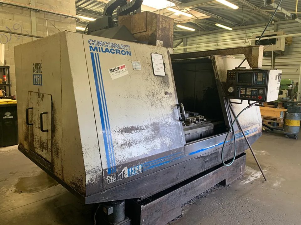 CINCINNATI SABRE 1250 CNC Vertikales Bearbeitungszentrum