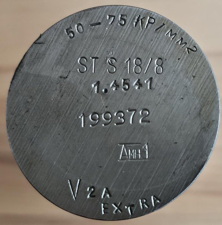 Kulatá ocel V2 Extra, délka 250mm Ø 55mm 4,6kg soustruh