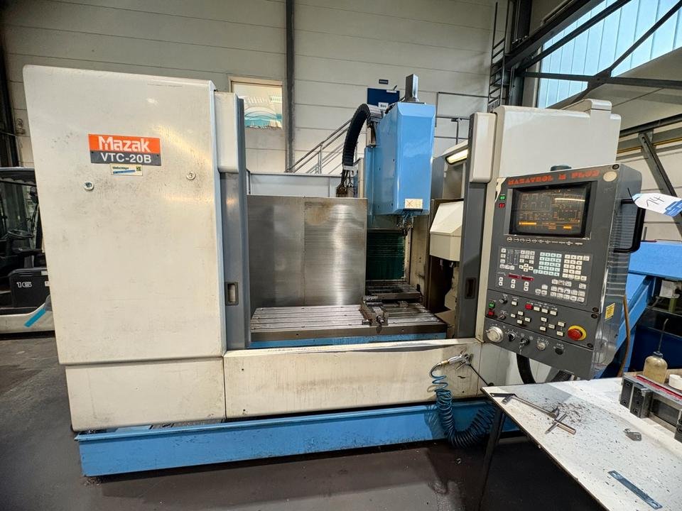 MAZAK VTC-20 B Vertikalbearbeitungszentrum