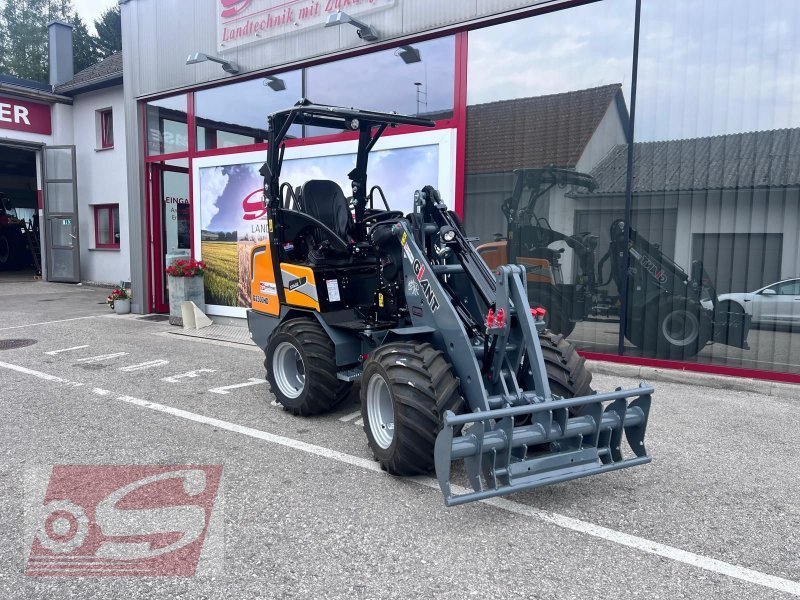 GiANT G2300 HD агронавантажувач