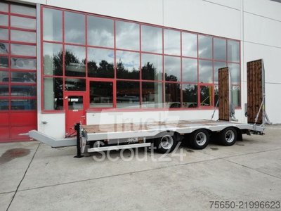 Low load trailer Möslein TT 31 t GG Tridem- Tieflader 3 axle new vehicle