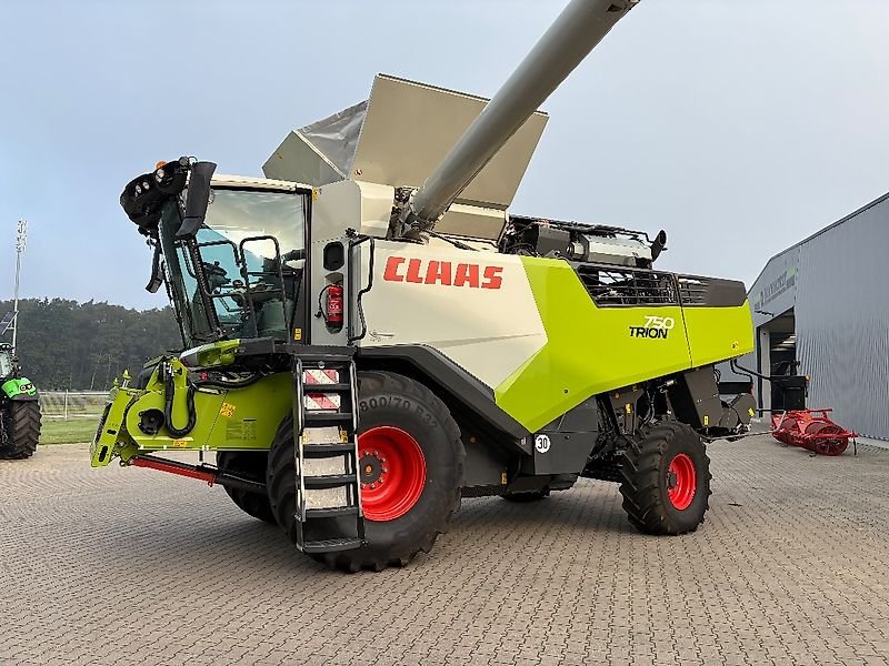 Claas TRION 750