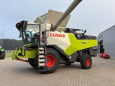 Claas TRION 750