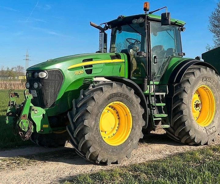 John Deere 7830