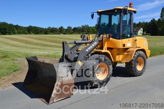 Kolový nakladač VOLVO L 30 G nakladač / čepel + vidlička / hydr. Použitý SW
