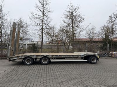 Humbaur HTD 30 3 axle low loader trailer, honey