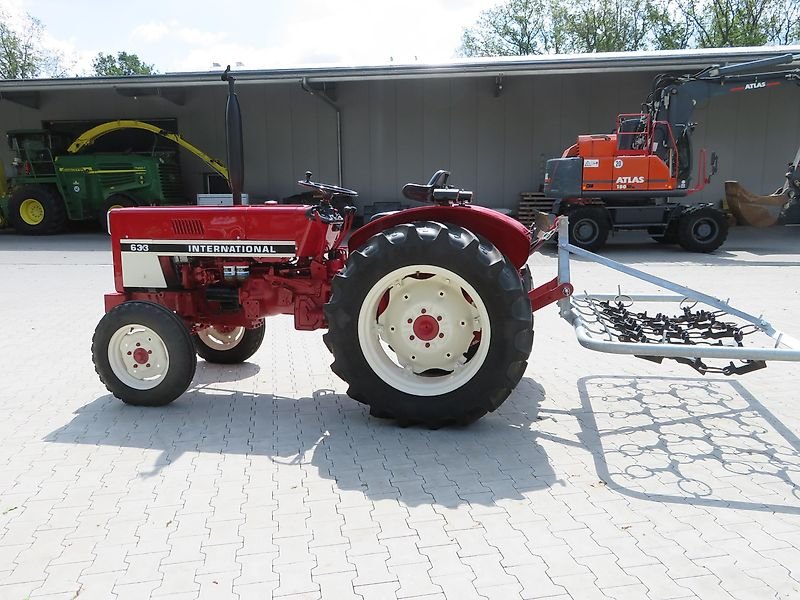 IHC 633E plantační traktor 1A obnoven