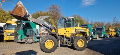 Kolo nakladač Komatsu WA 200 technické ok. technická údržba pro službu Komatsu