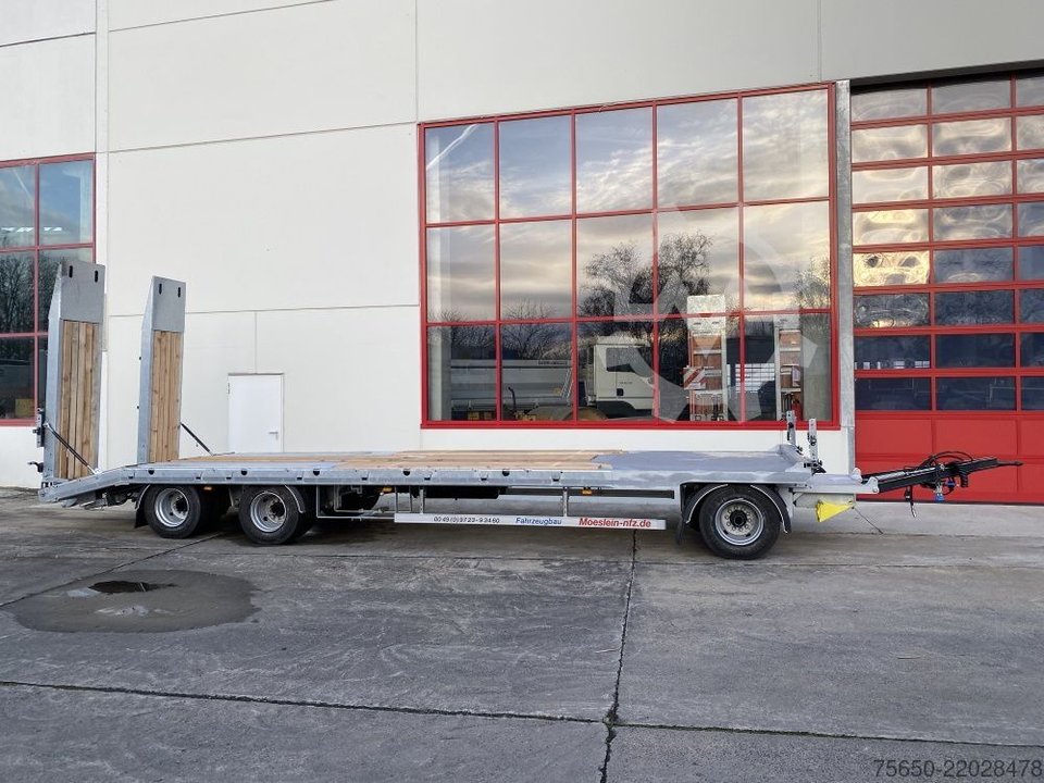 Möslein T 3-8,20 P VB H1 sheet 3 axles low loader with straight loading area 8,10 m, new vehicle