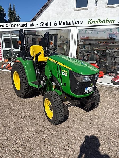 John Deere 3025E с передним погрузчиком MX C 2