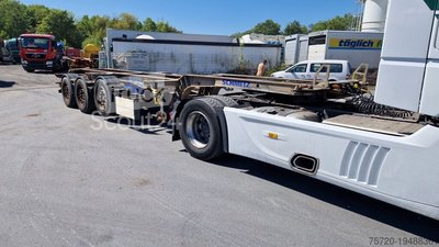 Змінний напівпричепний шасі Schmitz SCF 24G Slider використовується