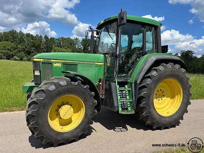 John Deere 6910