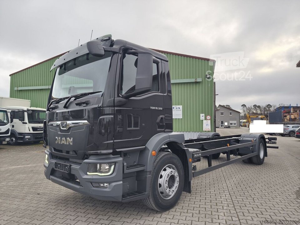 Chassis з кабіною MAN TGM 18.320 4x2BL CH Chassis Euro 6 Право... новий