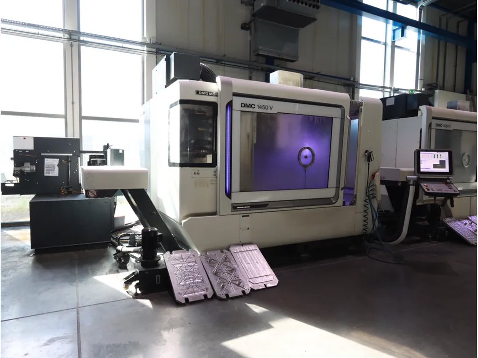 2015 DMG Mori DMC1450V CNC Вертикальні обробні центри