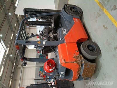 Toyota 06- 8FG30F