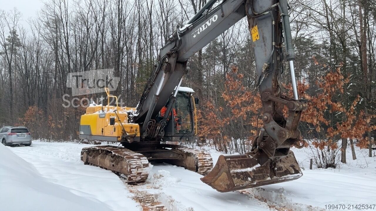 Kettenbagger Volvo EC250DNL with 3 excavator buckets gebraucht