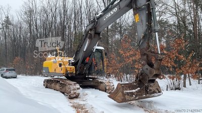 Chain excavator Volvo EC250DNL with 3 excavator buckets used