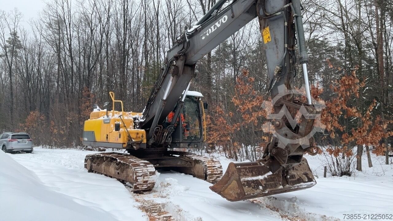 Volvo EC250DNL with 3 excavator buckets