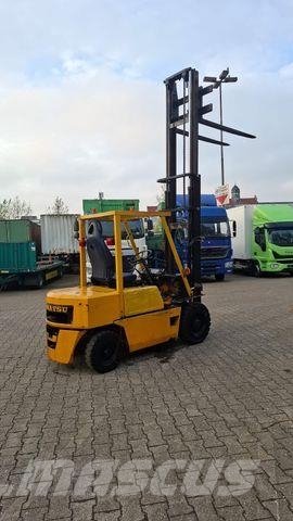 Komatsu FD25 Diesel Stapler lt Betriebstundenzähler 608