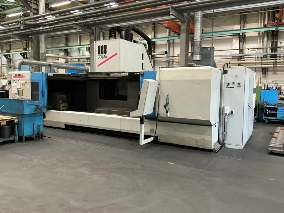 2000 STAMA MC546/S Vertikales CNC-Bearbeitungszentrum