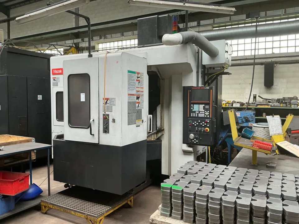 2005 Mazak Variaxis 500-5X 5-Achs-CNC-Vertikalbearbeitungszentrum