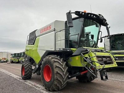 Claas TRION 750