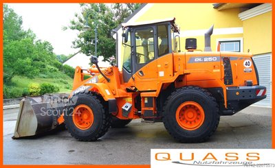 Kolo nakladač DOOSAN DL250-3 / pneumatiky nové / částice filtr fáze IIIB