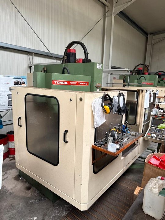 4x Bearbeitungszentrum Tongil TNV 40 CNC Fräsmaschine Export