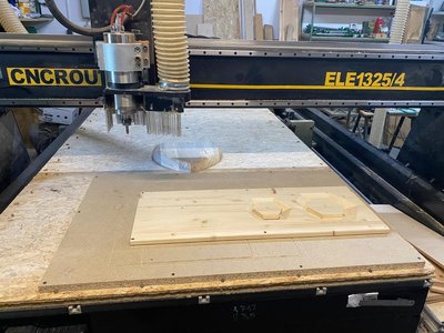 Frezarka CNC z frezarką portalową 1300 x 2500 mm i 4. Oh!