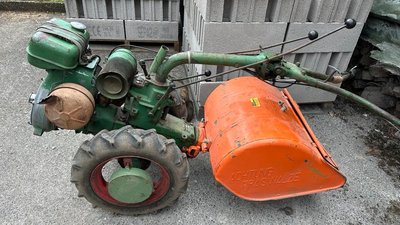 5 HP single-axle tractor with mowing beam and milling