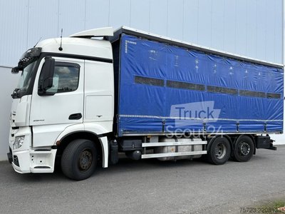 Грузовик с Pritsche & Plane Mercedes-Benz Actros 2542 L Структура птицы m. Рулевая ось используется