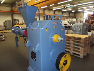 Ekstruder TROESTER QSM 150 / k- 16 D- m / Spw