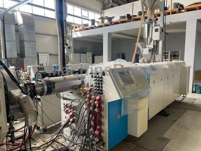 Linia wytłaczania rur PE / PP KRAUSS MAFFEI KME 105- 36 B / R