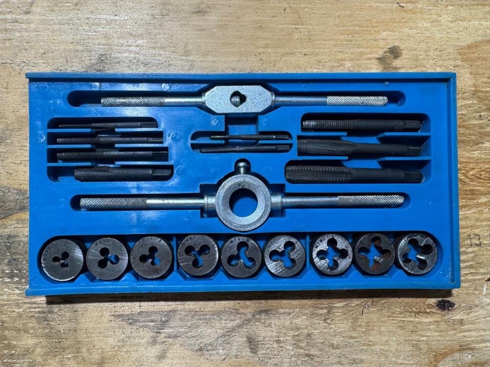 Vrtačka a řezací sada železa (M3-M12) včetně 7x1,0 1 / 8 NPT