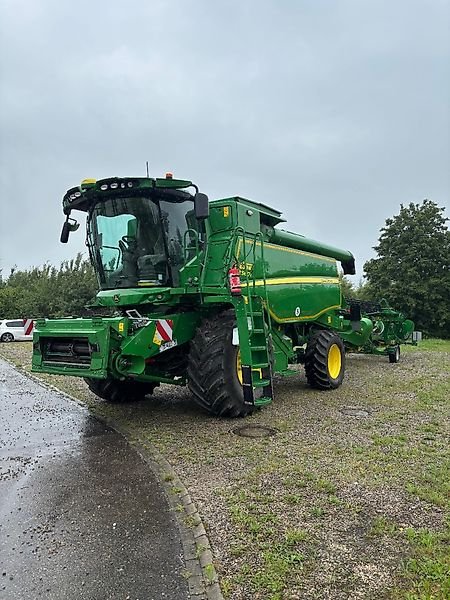 John Deere T560