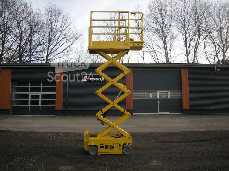 Используется ножница подъемной платформы Genie GS 1330