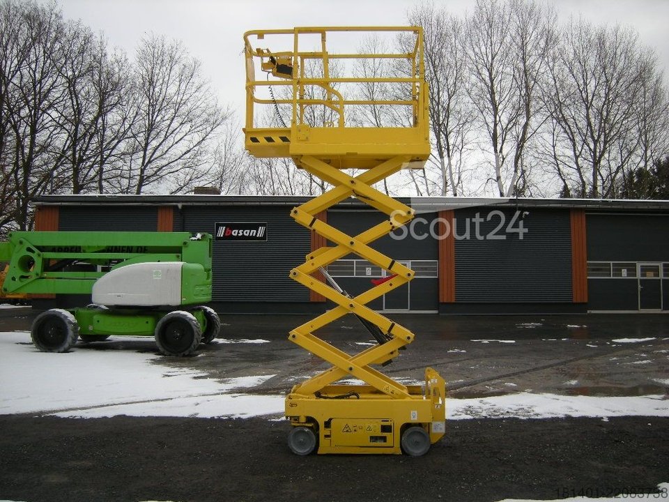 Scissors lifting platform Genie GS 1330 (ID4016) used
