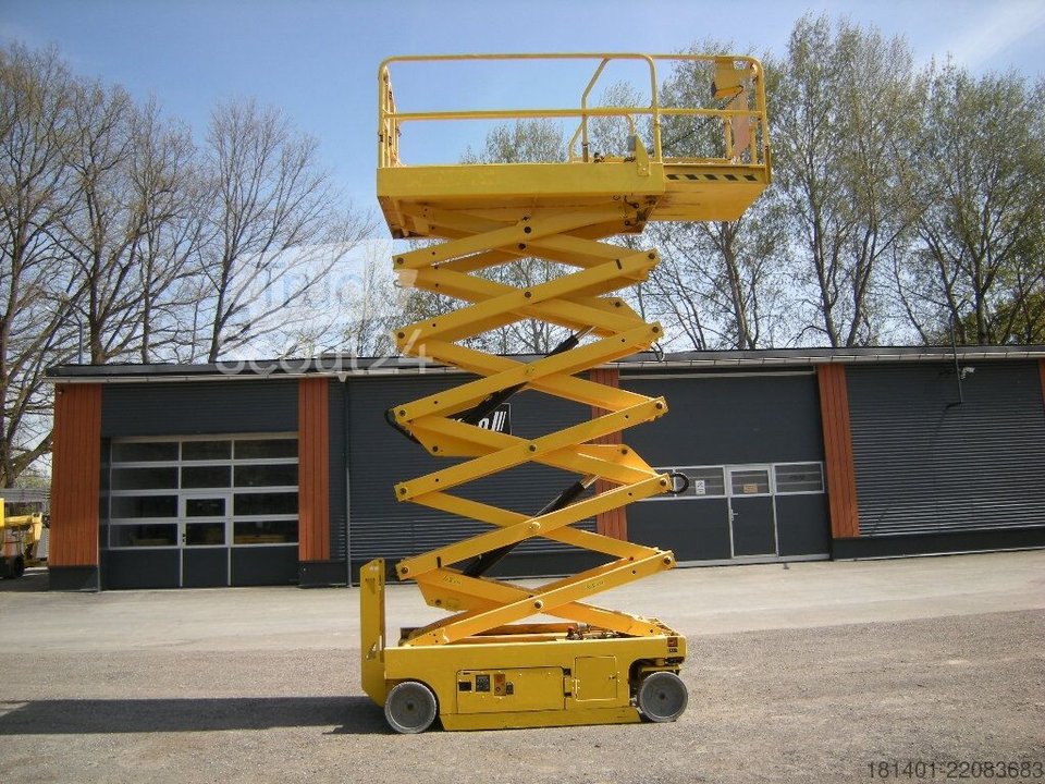 Scissors lifting platform Genie GS 4047 (ID1233) used