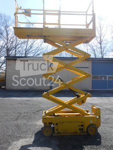 Scissors lifting platform Genie GS 1932 used
