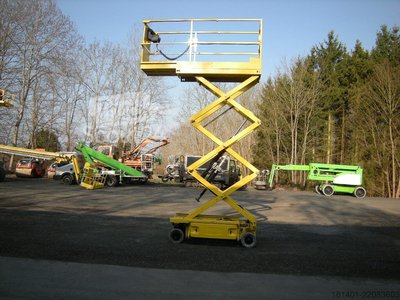 Scissors lifting platform JLG 1930ES used
