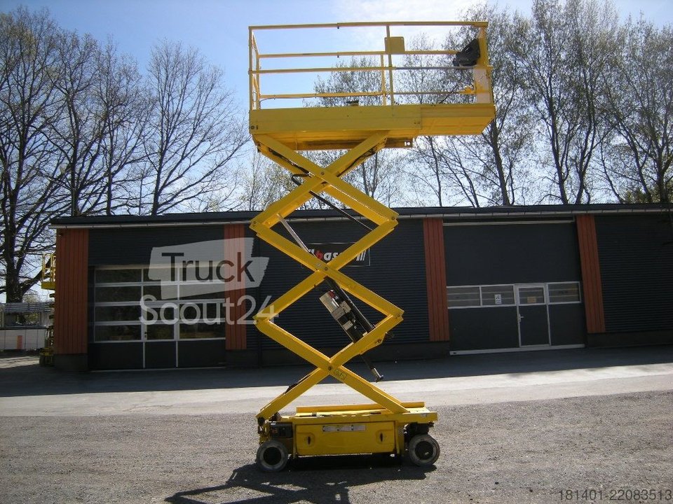 Scissors lifting platform JLG 1930ES used