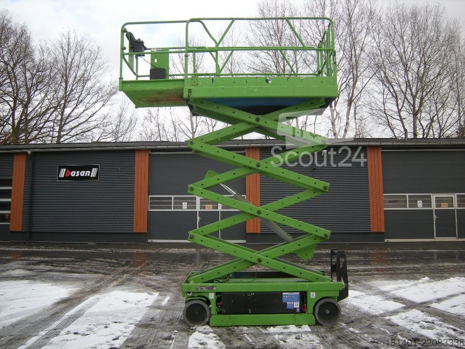 Scissors lifting platform Genie TKD GS 2646 used