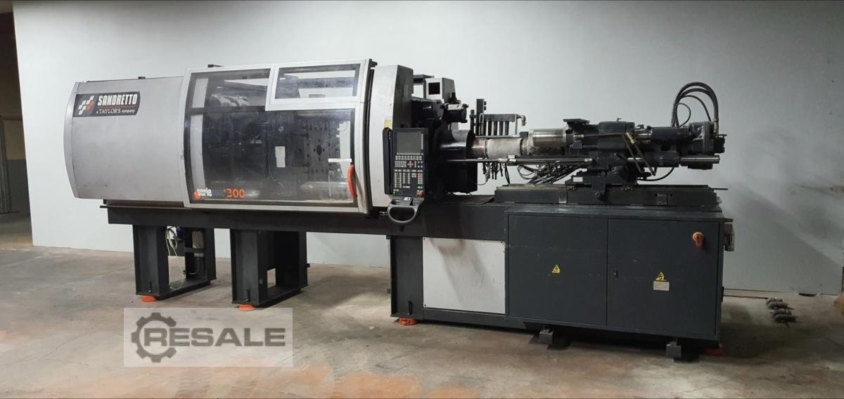 Injection molding machines SANDRETTO 300 T serie 9