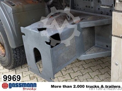 Side mounting plate for snow plough