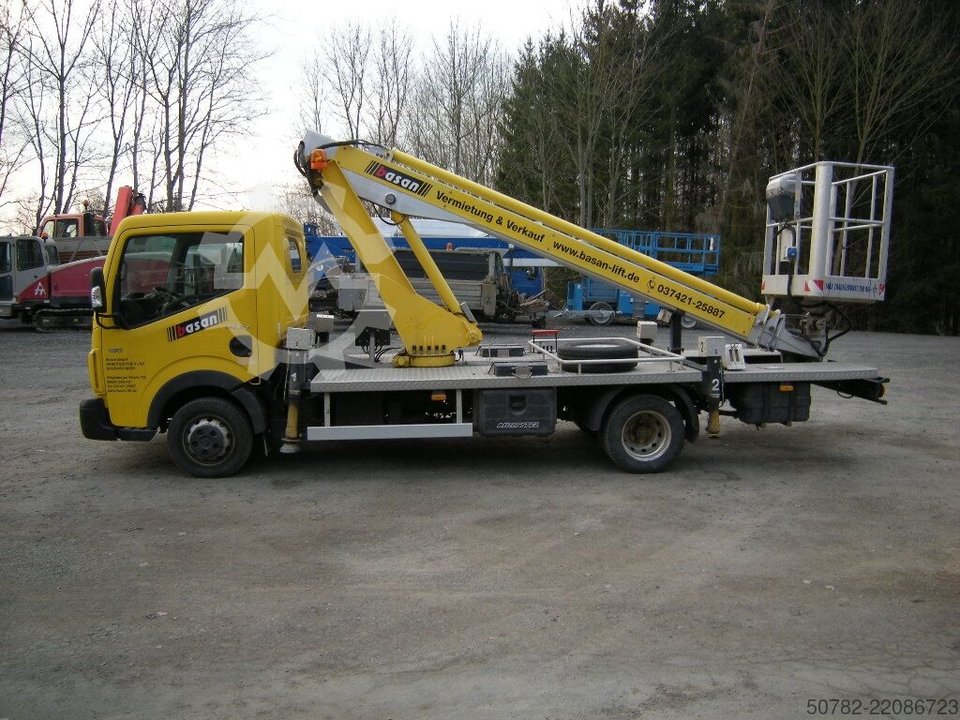 Renault Maxity with Multitel 160 Alu DS