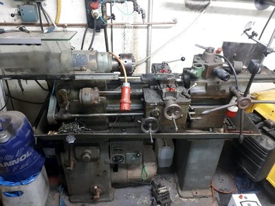 Rotary bench with accessories
